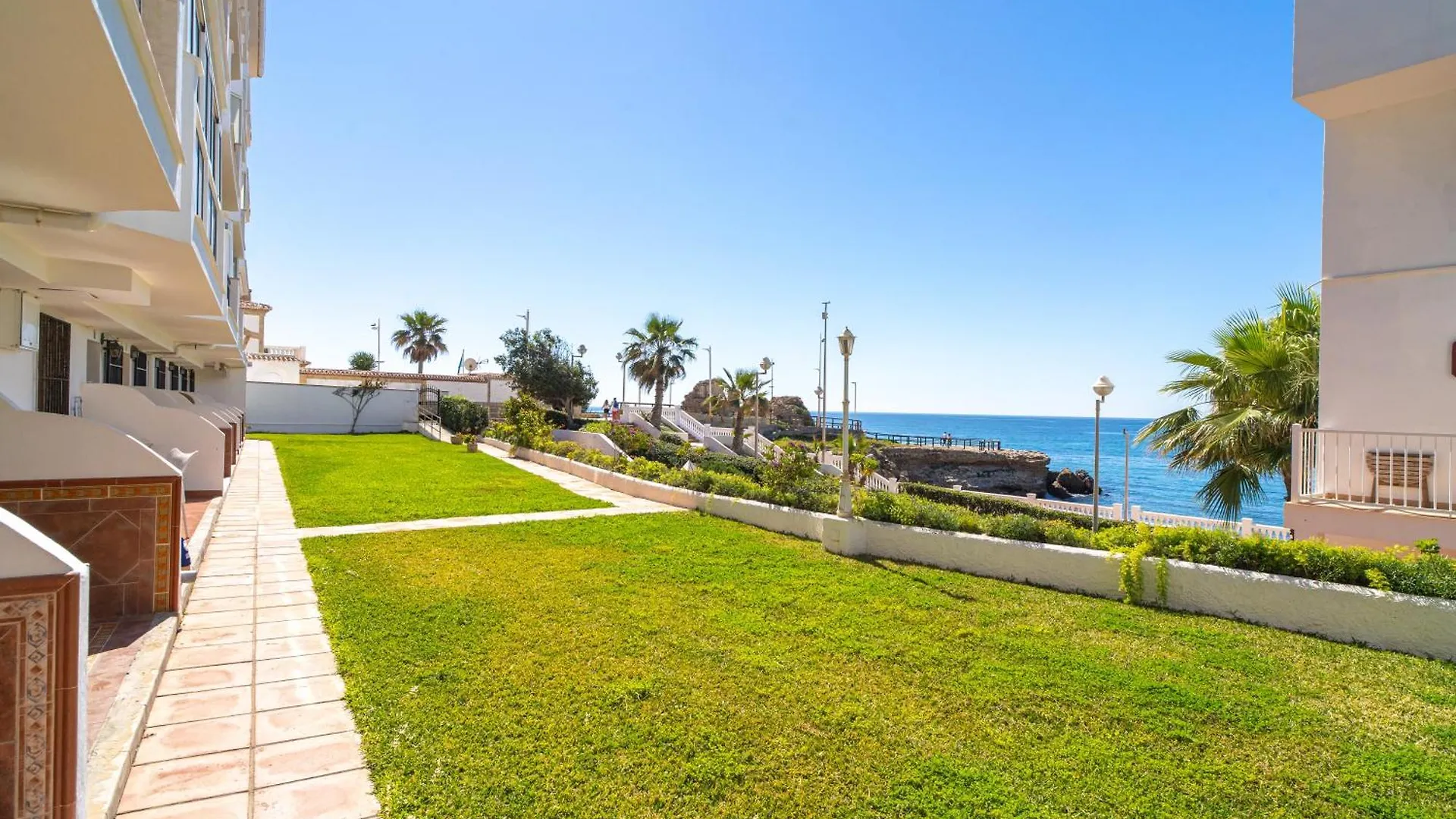 Arce Torrecilla Beach Casasol Nerja España